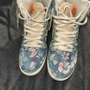 Nike Maui Wowie Dunks No box Comes with Clear Container